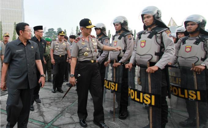 Jenis Jenis Seragam Polisi Yang Digunakan Di Seluruh Dunia